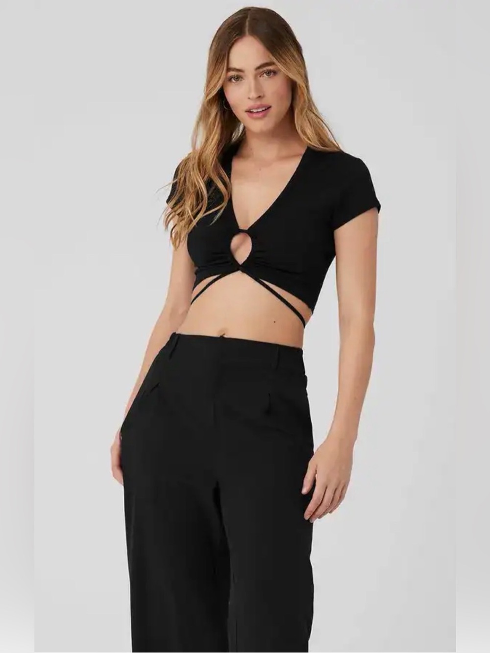 Alo Yoga Airbrush Keyhole Cutout Crop Top